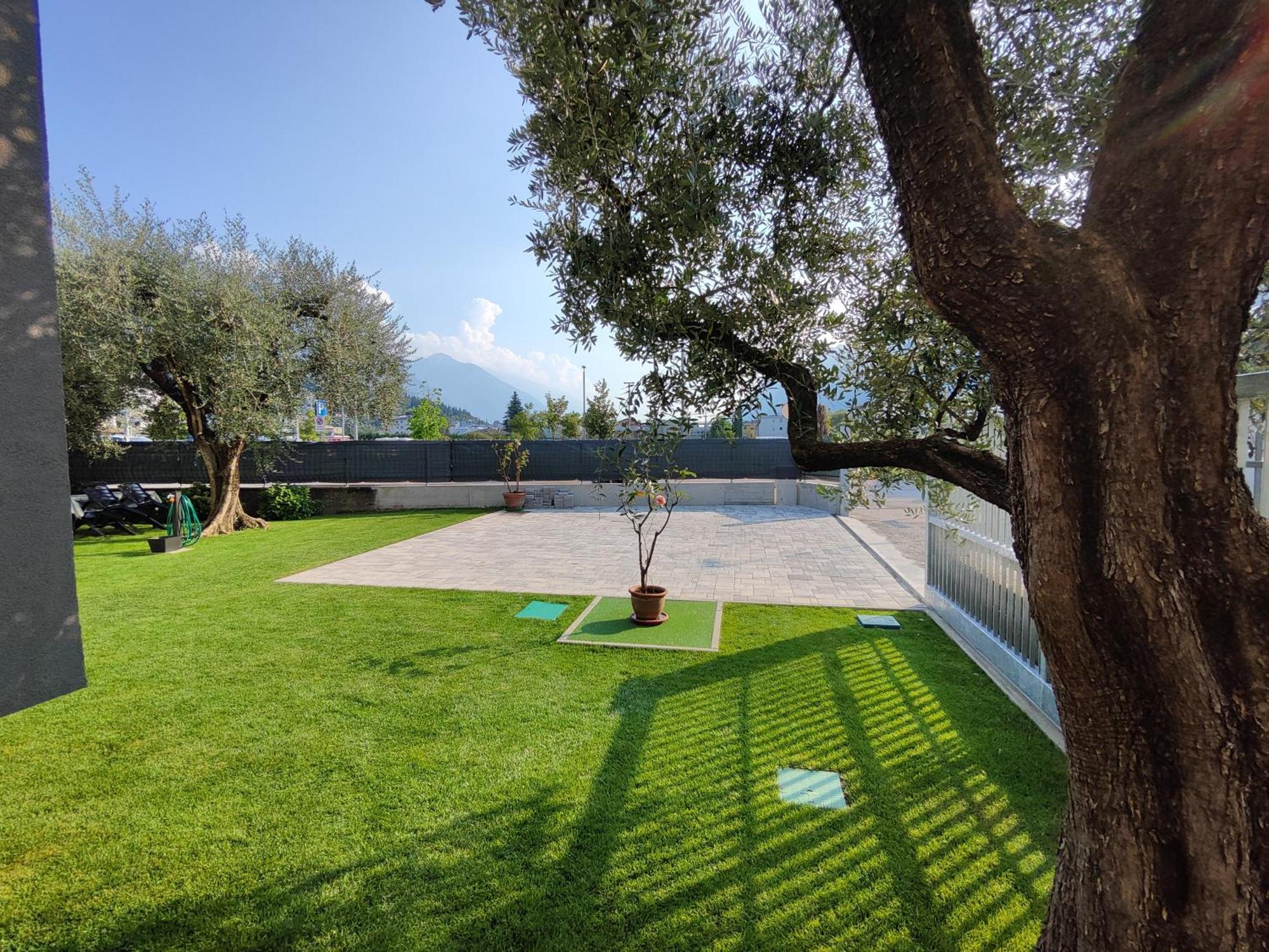 Ferienwohnung Oasi Degli Ulivi Riva del Garda Exterior foto